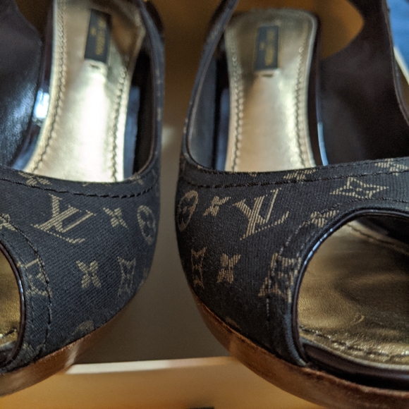 Louis Vuitton - Picture 5 of 12